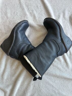 Size 5 Ugg leather boots with sheepskin lining